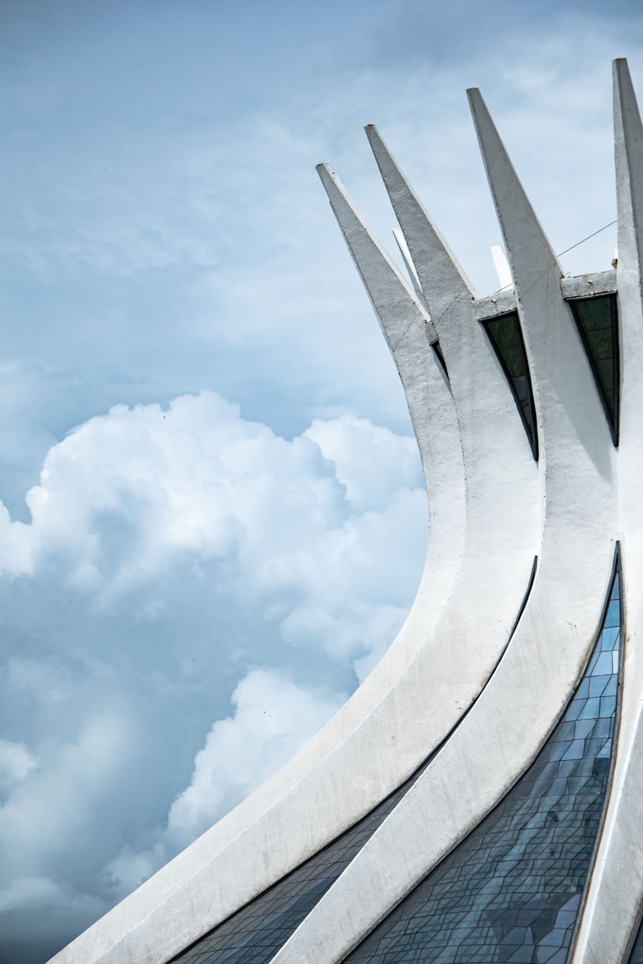 Detalhe arquitetônico modernista em Brasília